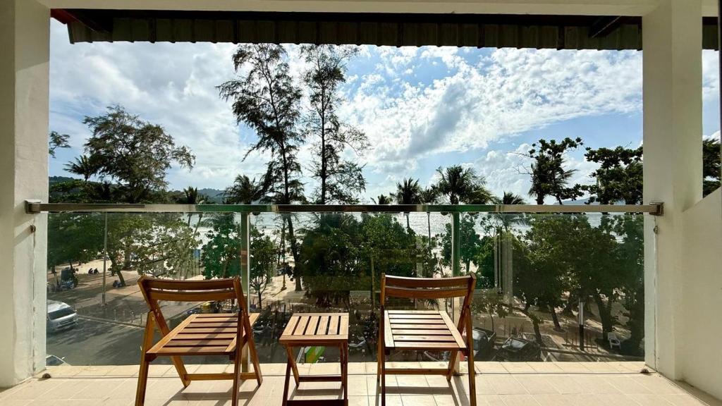 Time Out Beachfront Suites – Phuket